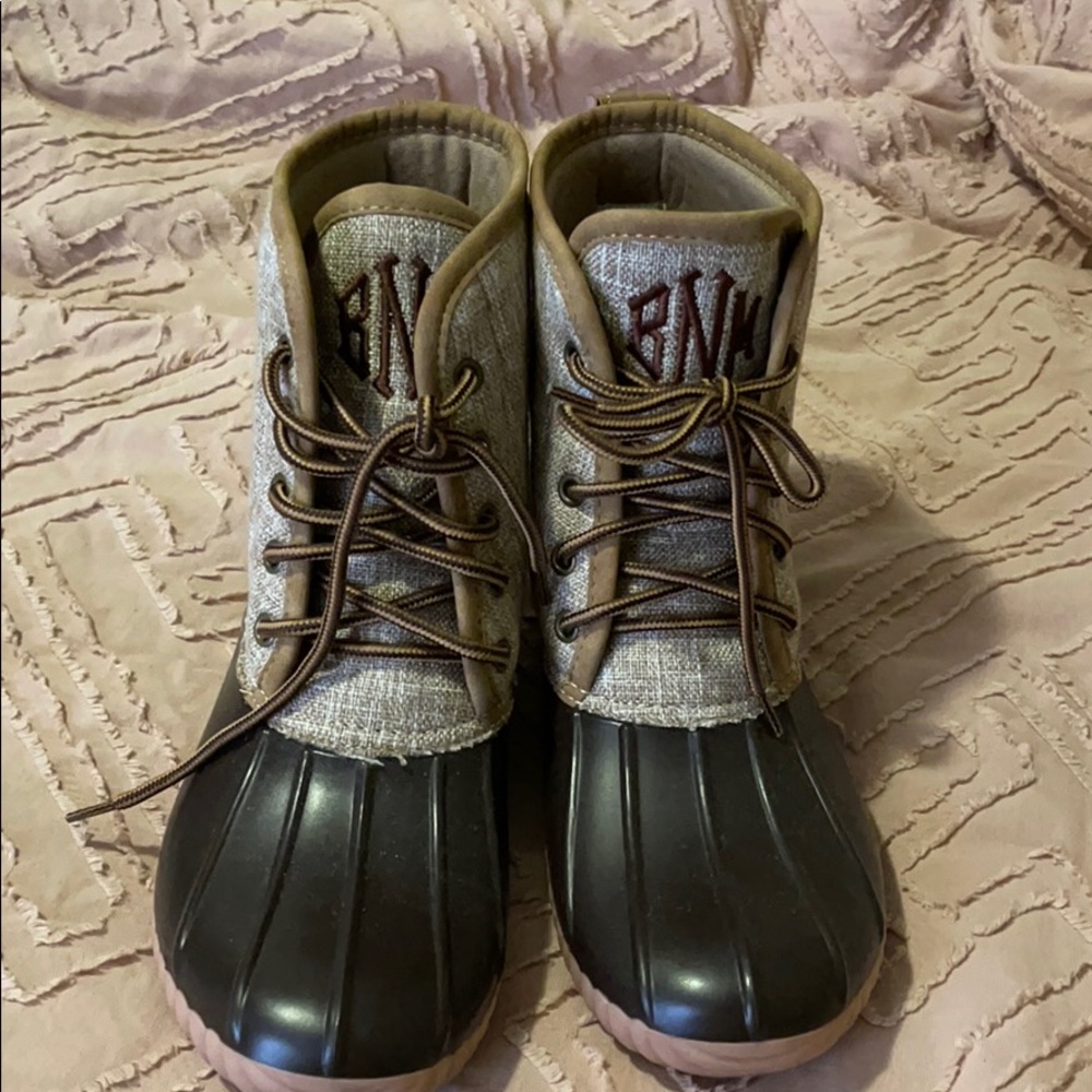 Duck boots